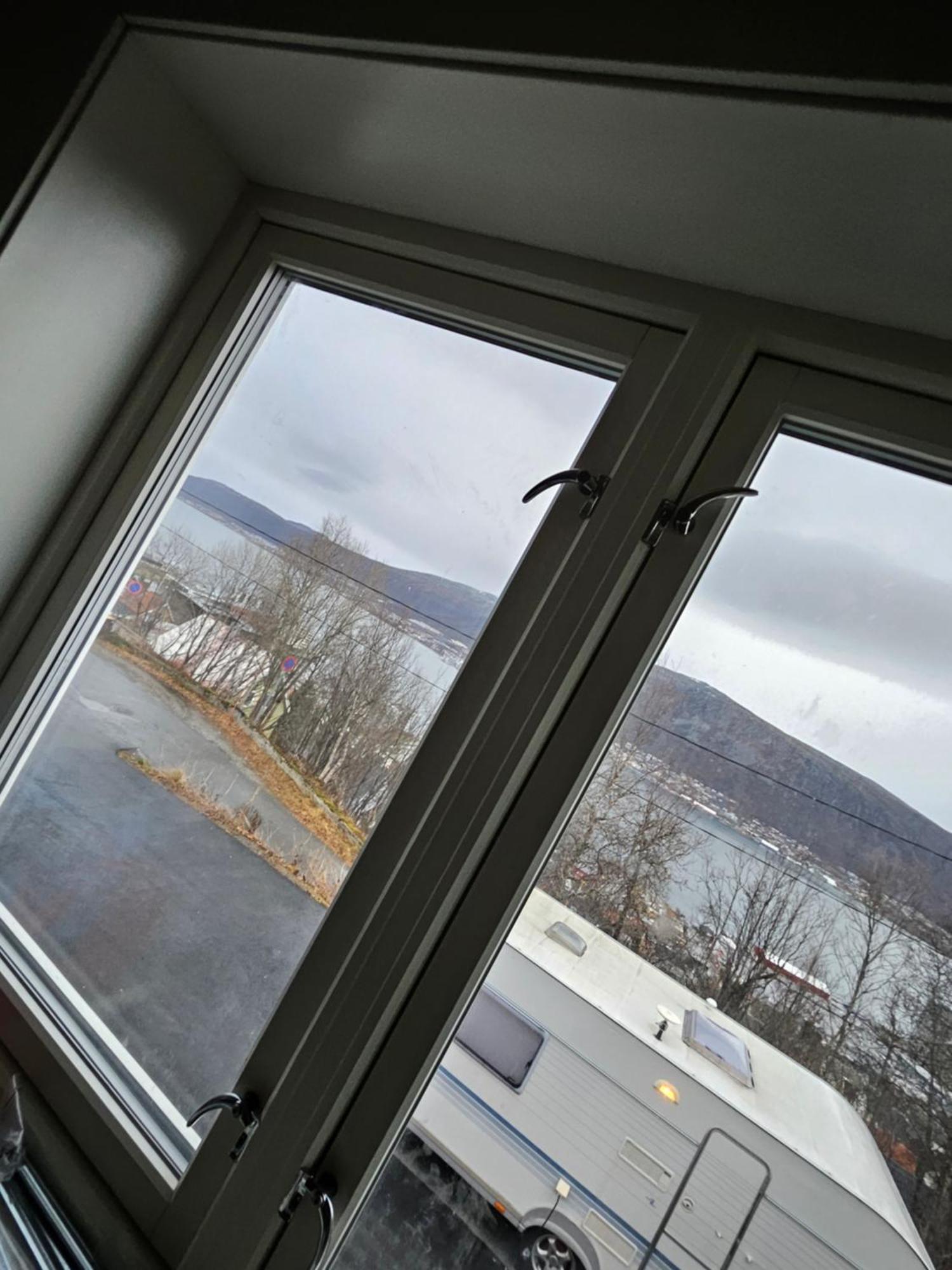 Tromsoapartment Silent Area With View I Have Warm Caravan For Rent Same Place, 4 People Apartamento Tromsø
